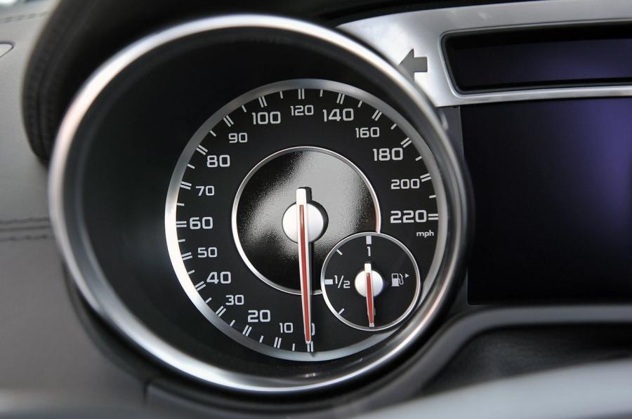  Mercedes-Benz SL65 AMG 2013 года  (фото 32 из 76)